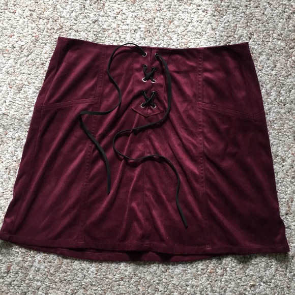 Material Girl Dresses & Skirts - Maroon lace front detail skirt